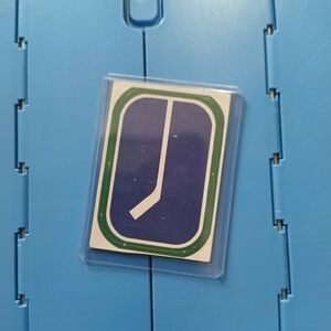 1972-73 O-Pee-Chee hockey team logos Vancouver Canucks card EX